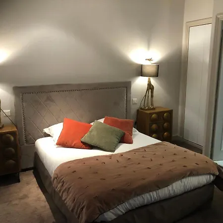 Hotel Hob Montespan Talleyrand Bourbon-lʼArchambault